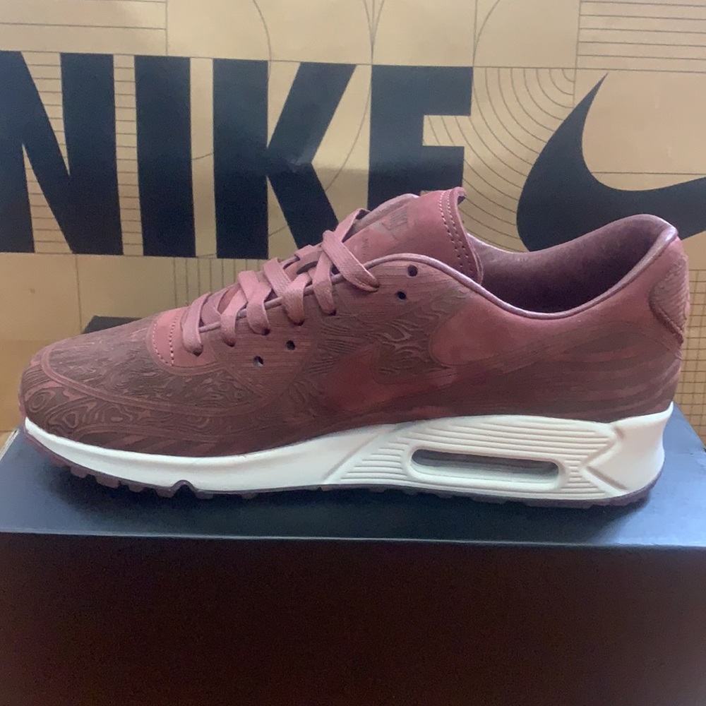 Brand New🔥 Nike Air Max 90 QS Laser- Men’s size 9, Women’s size 10.5